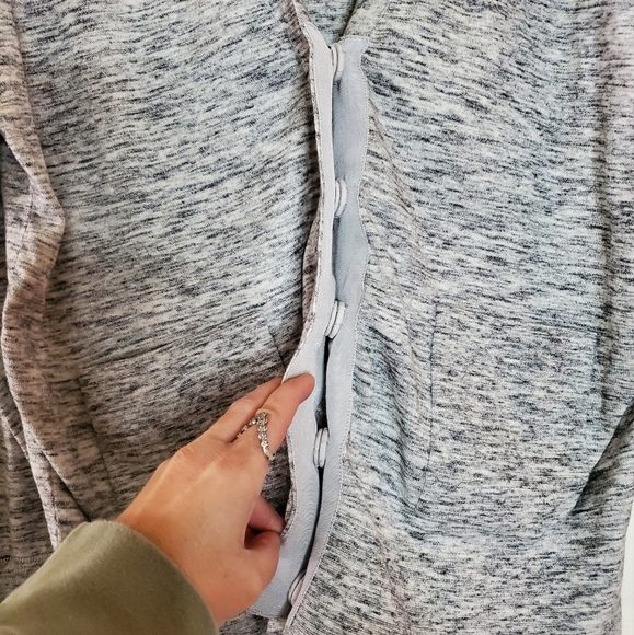 Cabi Heathered Grey 4 Button Cardigan size medium - Picture 3 of 13